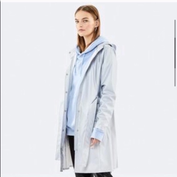 ARITZIA • RAINS • waterproof hooded rain jacket - Picture 3 of 8